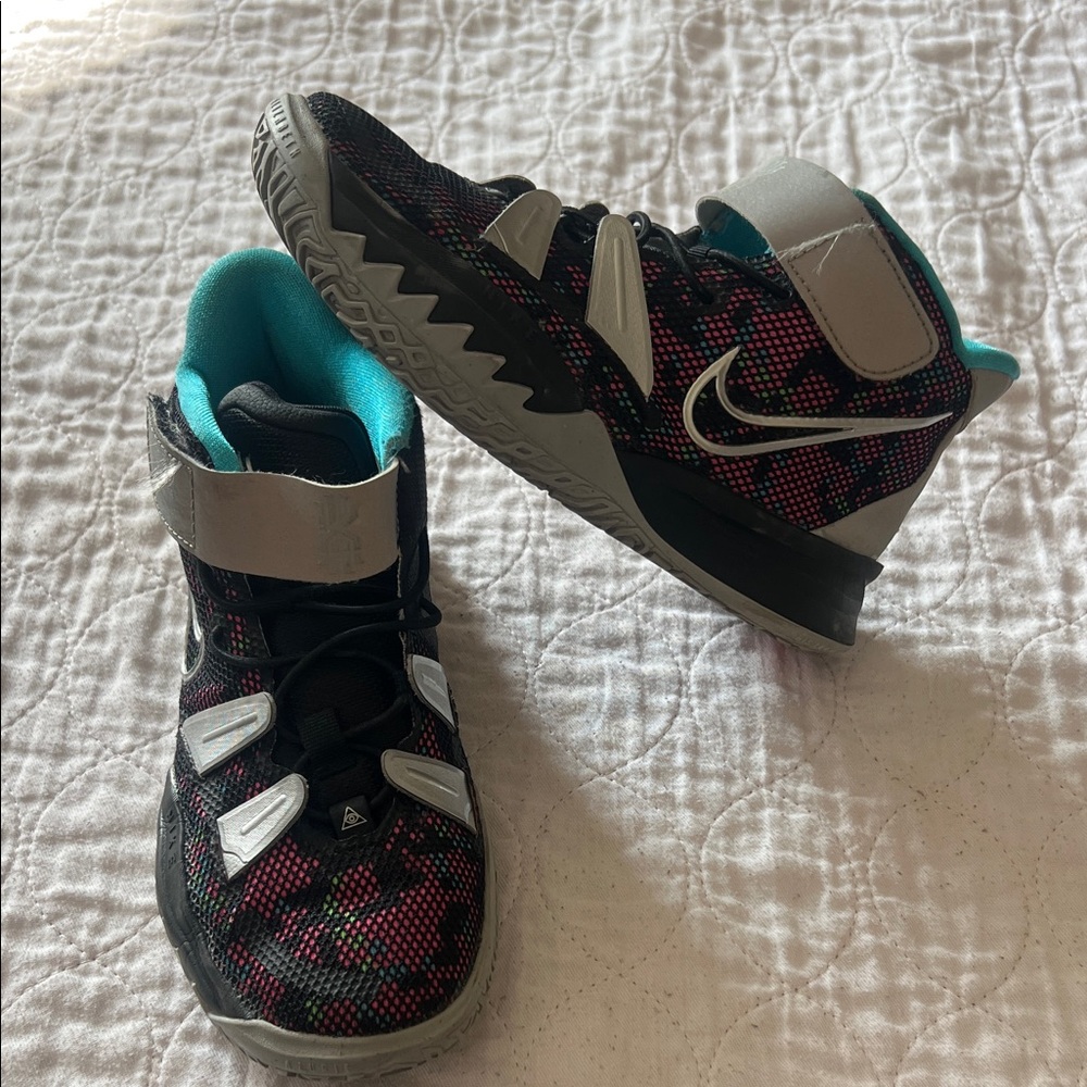 Nike Kyrie Irving Kids' Black and Pink basketball Sneakers